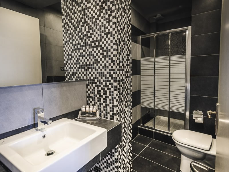 Hotel Nereides Suites Bathroom